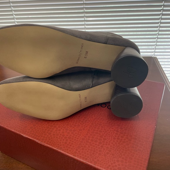 NWT Donald Pliner Suede Stretch Booties - Picture 2 of 7